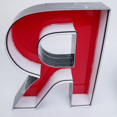 أشكال الحروف البلاستيكية الهندسية ذات السطوع القابل للتعديل للاستخدام الداخلي أو الخارجي